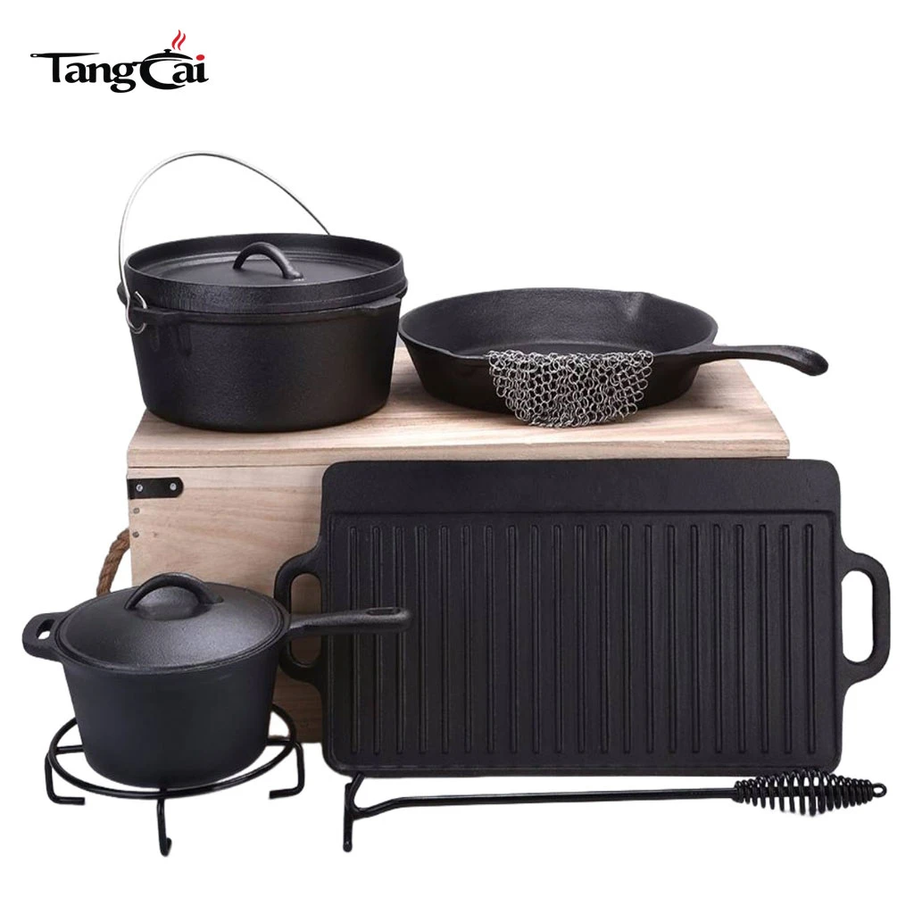 Batterie de cuisine en fonte de 7&nbsp;pi&egrave;ces avec bo&icirc;te en bois pour la cuisine de camp