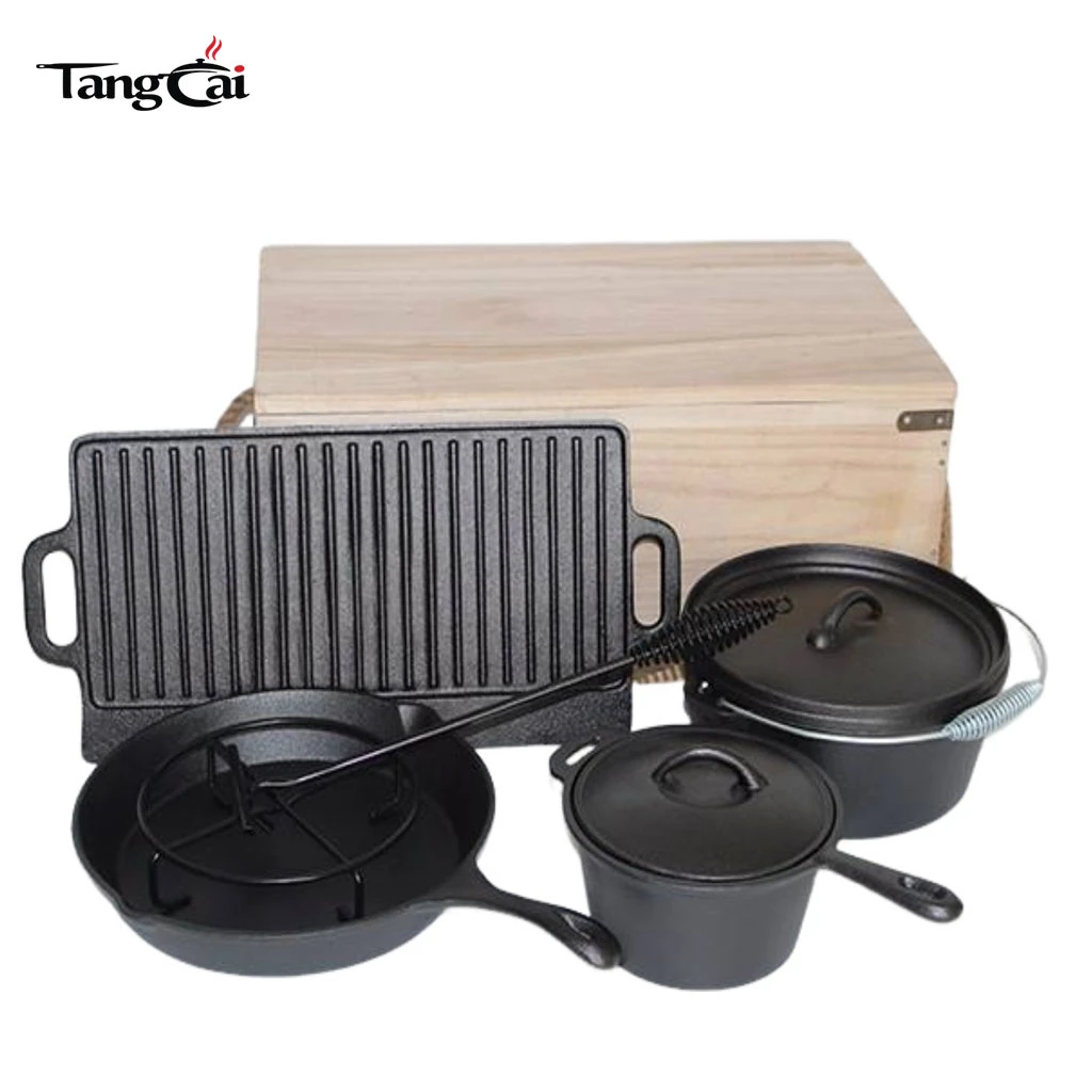 Batterie de cuisine en fonte de 7&nbsp;pi&egrave;ces avec bo&icirc;te en bois pour la cuisine de camp