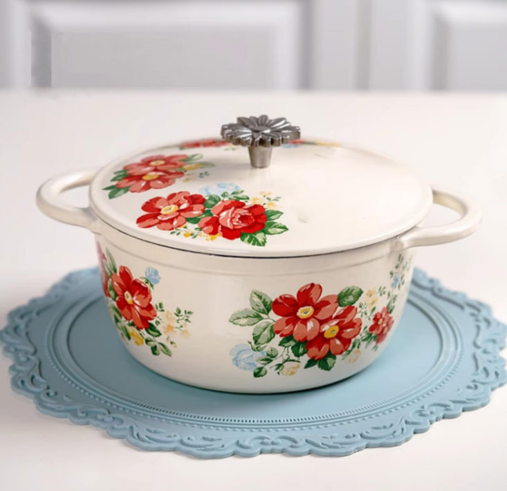 Proposition de produit spécial pour batterie de cuisine en fonte : Four hollandais en fonte émaillée florale vintage